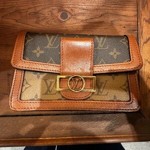 AUTHENTIC LOUIS VUITTON CLUCH BAG